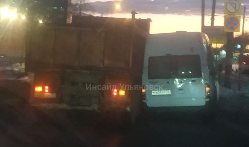 Утром у Автозавода КамАЗ притер маршрутку