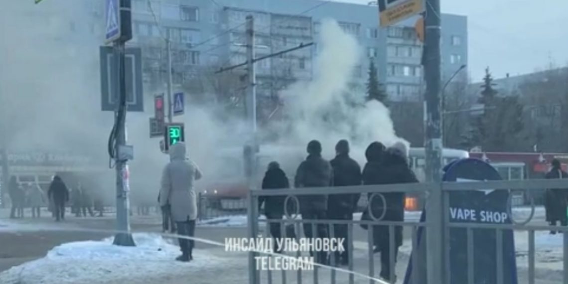 В Ульяновске на улице Рябикова загорелся трамвай