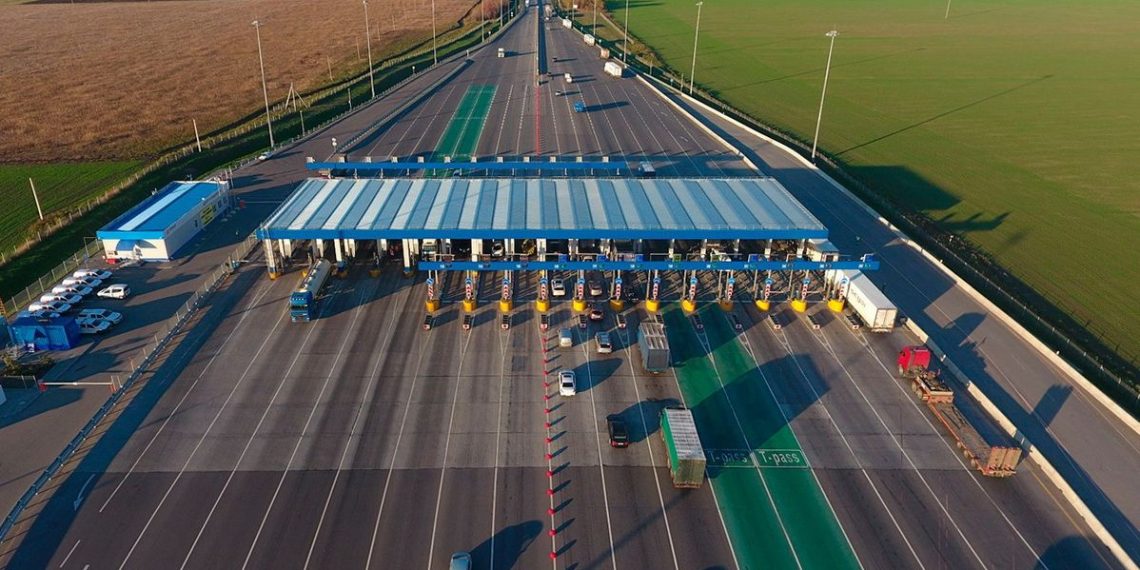 Бесплатно проехать по платным дорогам России, но только на электромобиле