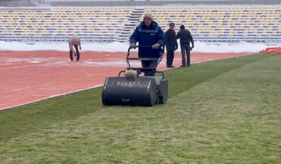 Ежедневно стадион «Труд» готовят к матчу «Волги» с «Зенитом»