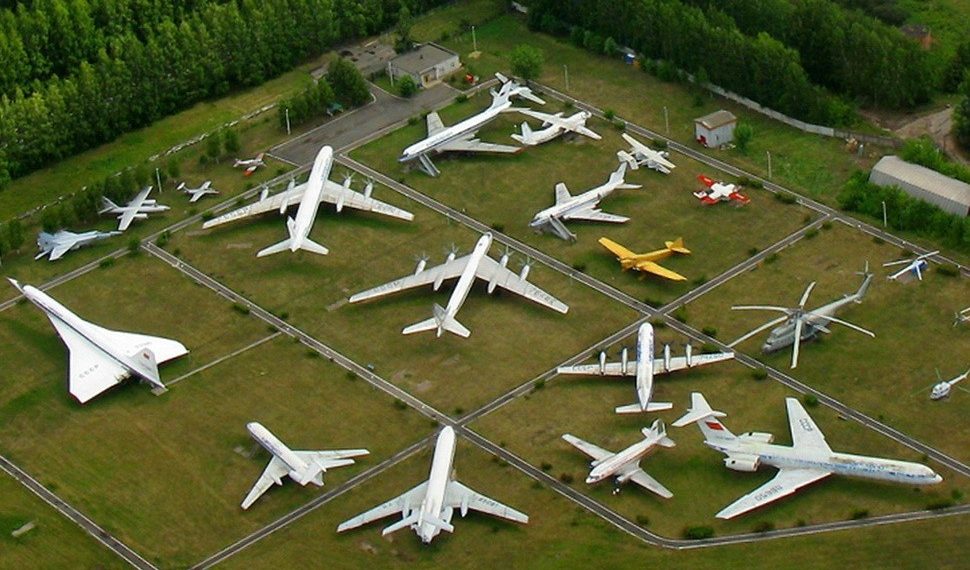 В музее гражданской авиации заменят асфальт и покрасят самолеты