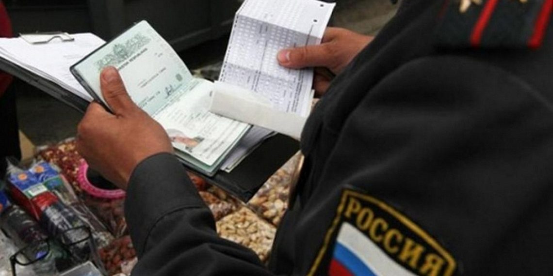 Житель Чердаклинского района за деньги прописал пятерых иностранцев