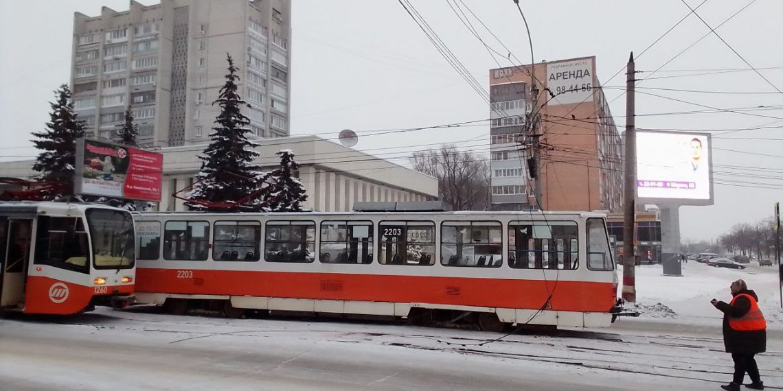 Трамваи на улице Железной Дивизии встали