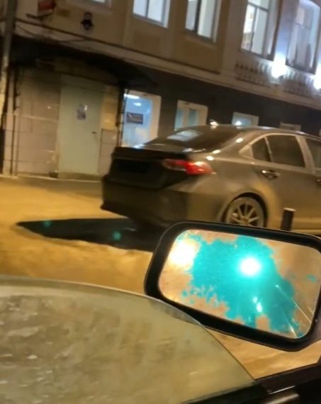 Дуракам ни закон, ни столбик не преграда. Особенности парковки на Федерации