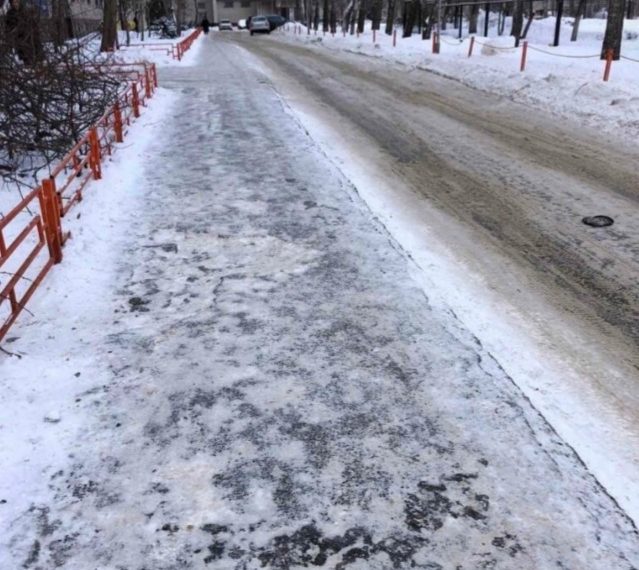 Отремонтировать канализацию на Ульяновском 2 не дают деревья