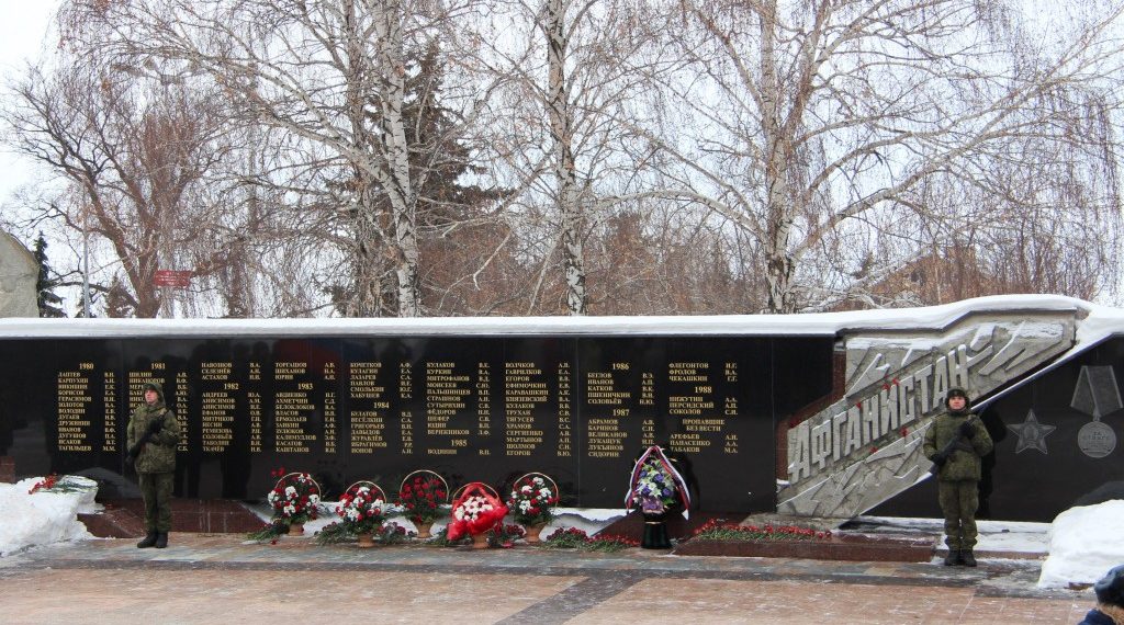 Вандала, осквернившего памятник в Ульяновске, поймали в Петербурге