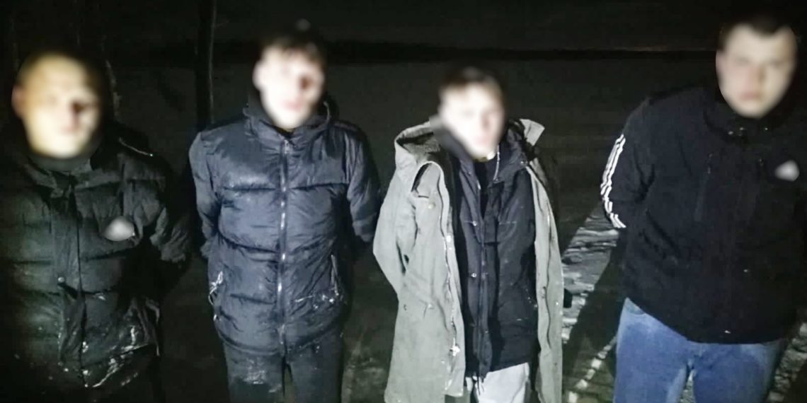 Сотрудники УФСИН не допустили переброски запрещённых предметов в колонию