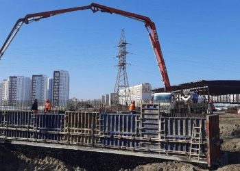 Мост через Свиягу строится, восьмая опора на очереди