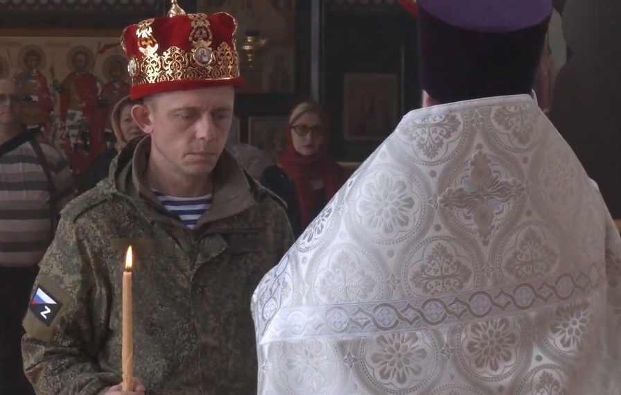 Во время отпуска боец из зоны СВО обвенчался с супругой
