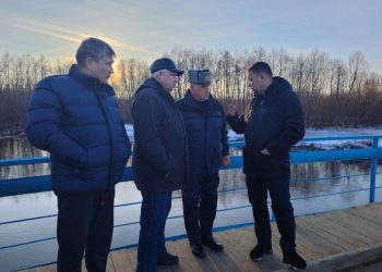 В селе Канадей взорвали лед в реках