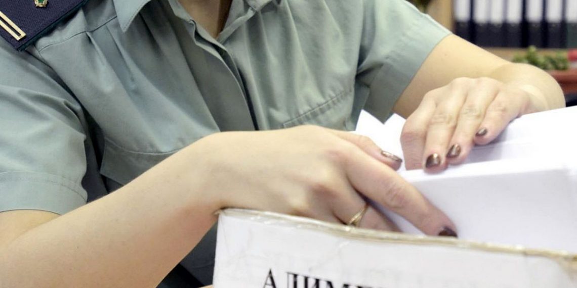 У ульяновца за неуплату алиментов отобрали права