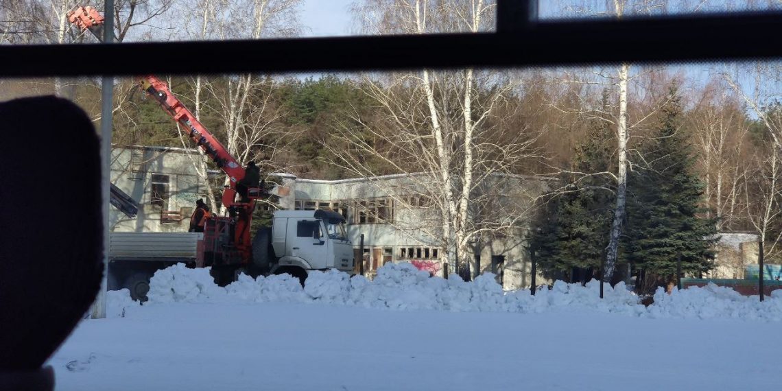 Детсад и сосны на Оренбургской снесут, стройка началась