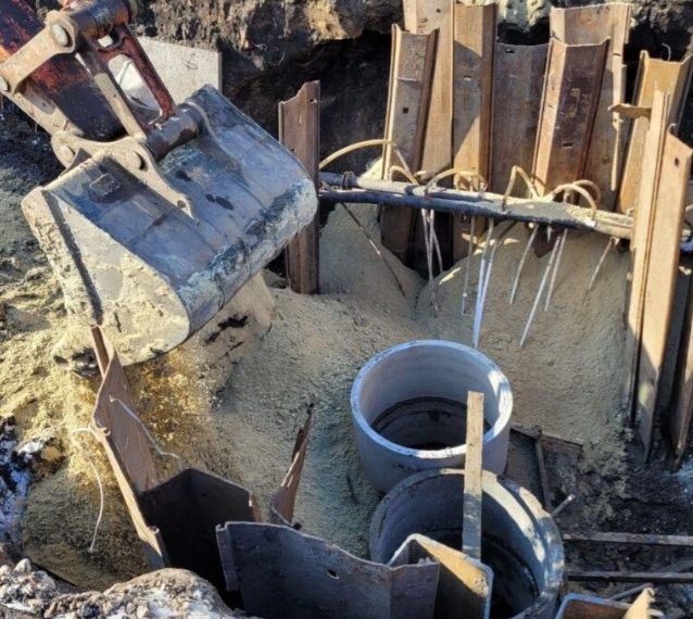 «Ульяновскводоканал» при ремонте коллектора на Рябикова 60 испытывает трудности