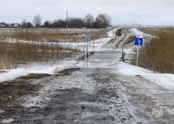Мост через реку Бугурна близ поселка Новое Ирикеево затопило