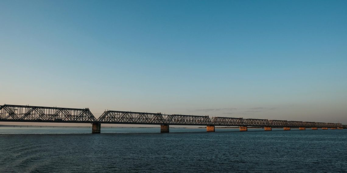 Прокуратура потребовала очистить акваторию Волги от крана