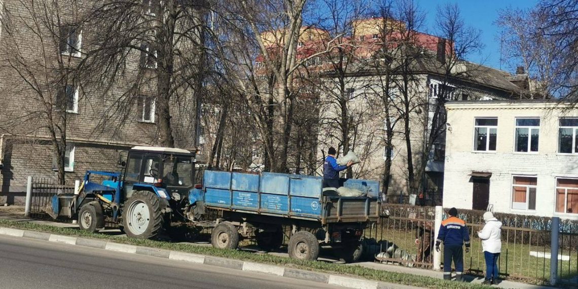 Свыше 800 кубов мусора вывезли из Ульяновска на первом весеннем субботнике 7 апреля