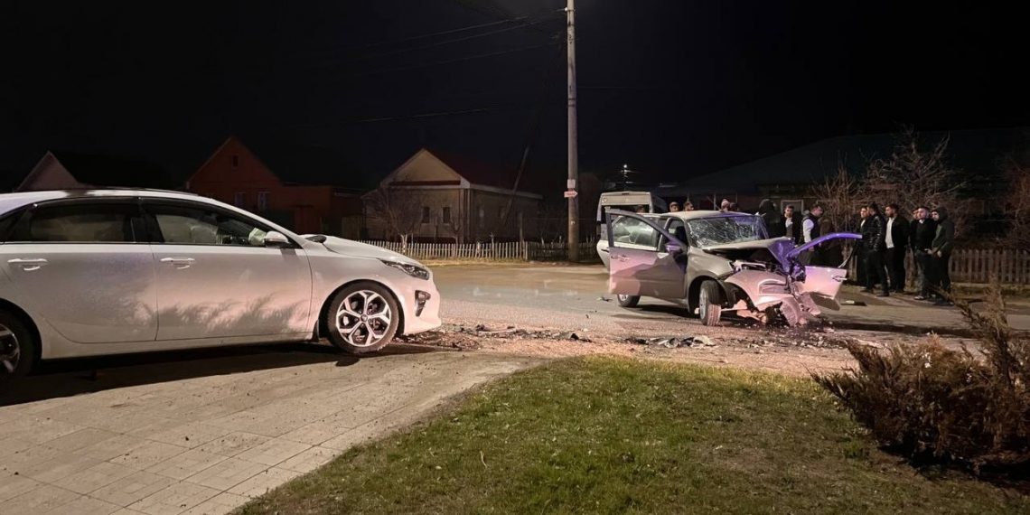 В лобовом столкновении на Брестской в Ульяновске серьёзно пострадали мужчина и две девочки