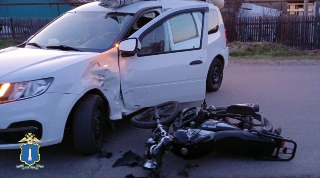 24 апреля в Майне «Лада Ларгус» снесла 16-летнего подростка на мопеде