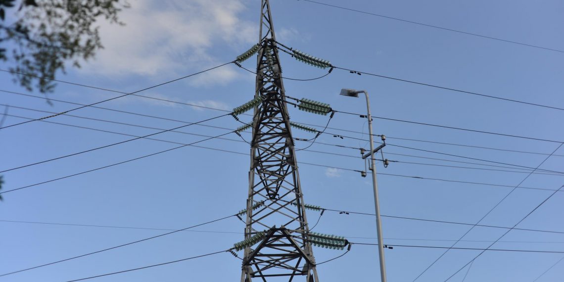 21 апреля в ульяновском селе Луговое «Калина» протаранила опору ЛЭП, водитель сбежал