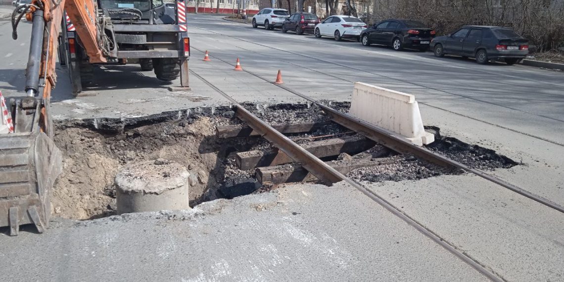 13 апреля на Робеспьера в Ульяновске обвалился грунт, закрыто движение трамваев №15