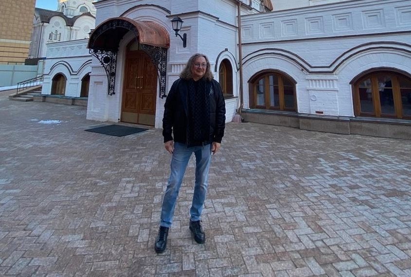 Поп-звезда Игорь Николаев ушёл в ульяновский женский монастырь, помолился – и вернулся