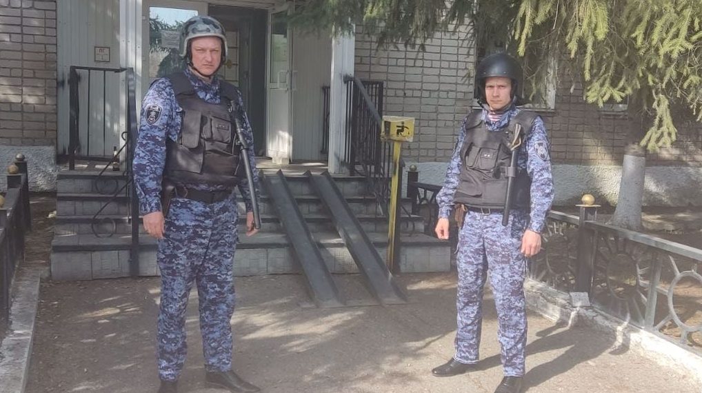 Ульяновские росгвардейцы уберегли от пожара здание Росреестра в Сенгилее