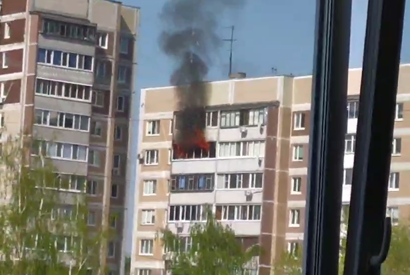 Пожар на гоголя. Пожар в квартире. Гоголя 32 Ульяновск. Пожар на Гоголя Ульяновск.