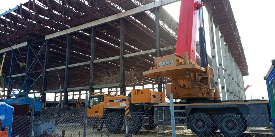 5 апреля на Аблукова в Ульяновске начали сносить легендарный недострой – легкоатлетический манеж