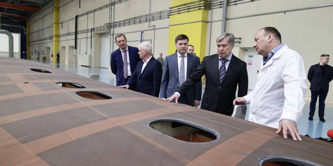 В Ульяновске увеличат выпуск чёрного крыла для МС-21 и начнут делать лопасти для ветрогенераторов