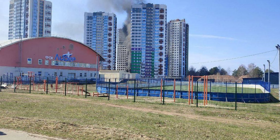 В Заволжском районе Ульяновска горит высотная новостройка