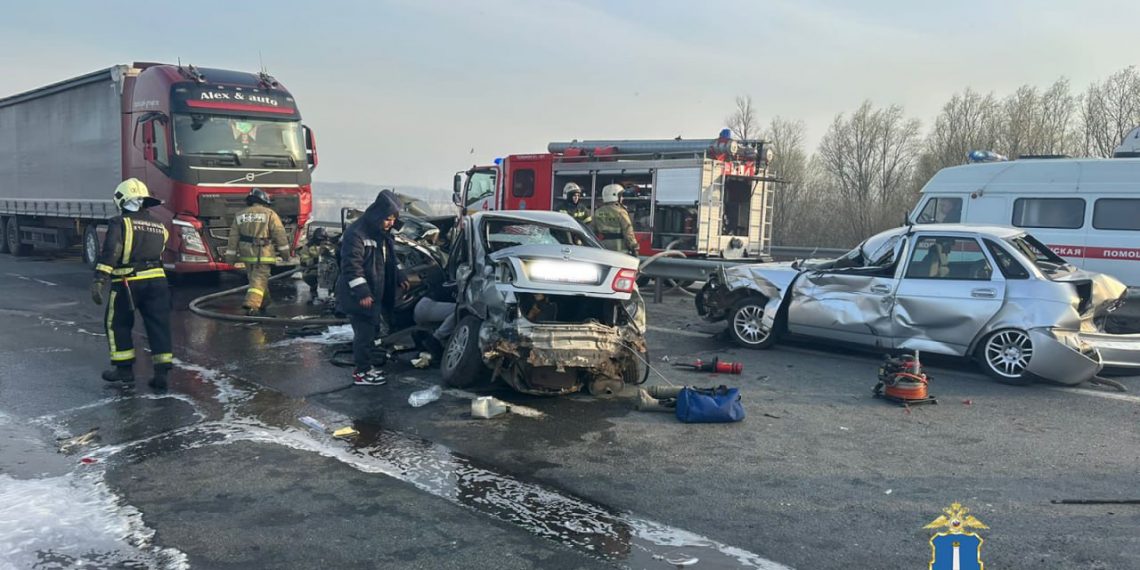 В жёстком замесе из восьми машин в Ульяновске пострадало несколько человек