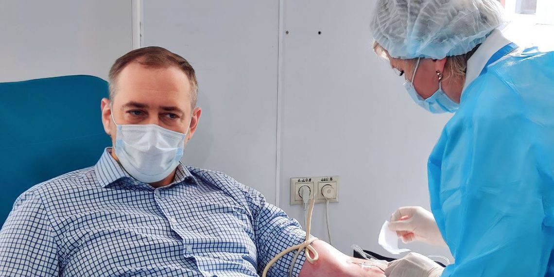 Высокопоставленные ульяновцы Кучиц и Колотик-Каменева сдали кровь в Национальный день донора России 20 апреля