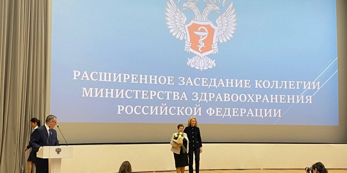 Российский вице-премьер Татьяна Голикова вручила медаль Луки Крымского медсестре из Ульяновска