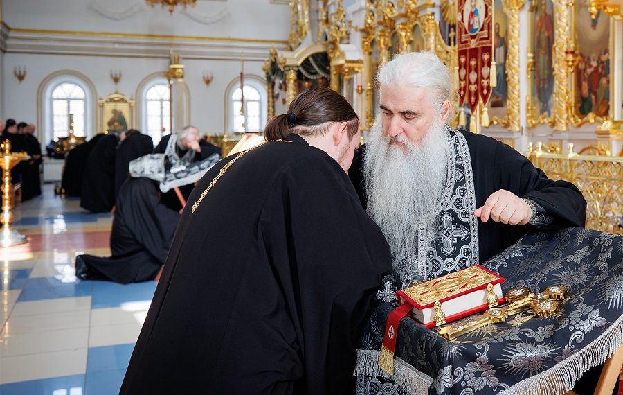 Священники Симбирской епархии исповедовались в кафедральном соборе Ульяновска
