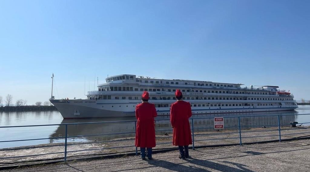 Теплоход «Максим Литвинов» 29 апреля привёз в Ульяновск туристов из Ростова