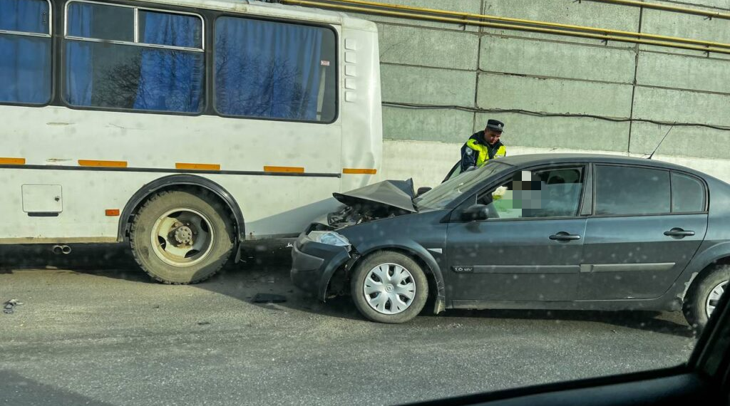 В Ульяновске водитель Renault скончался за рулём во время движения