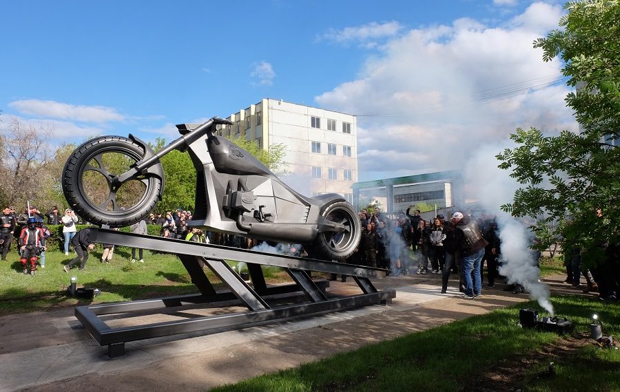 Ульяновские «Ночные волки» 7 мая открыли мотосезон 2023 года и памятник мотоциклу