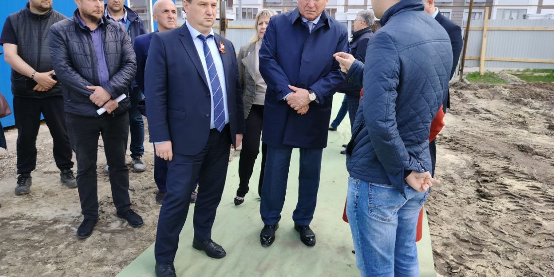 Болдакин и Эдель проконтролировали ход строительства нового корпуса лицея №100