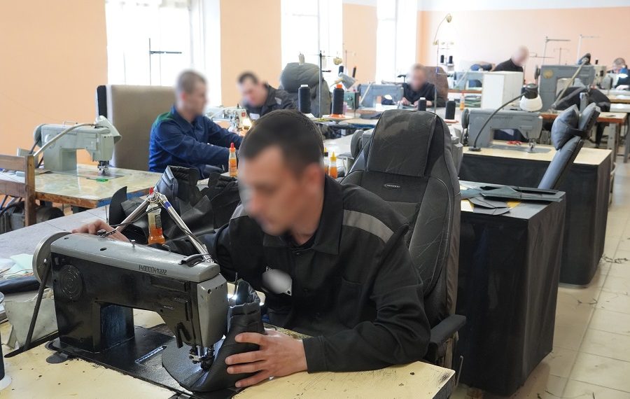 Производство обуви из натуральной кожи наладили в ИК-2 города Новоульяновска