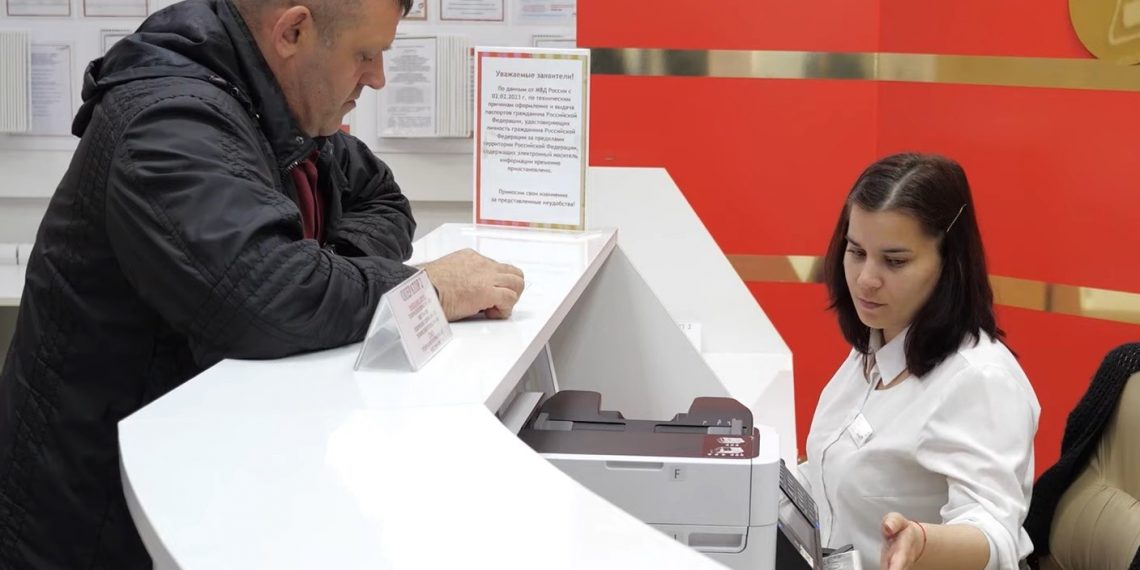 320 портретов для «Бессмертного автополка» распечатали в МФЦ Ульяновска