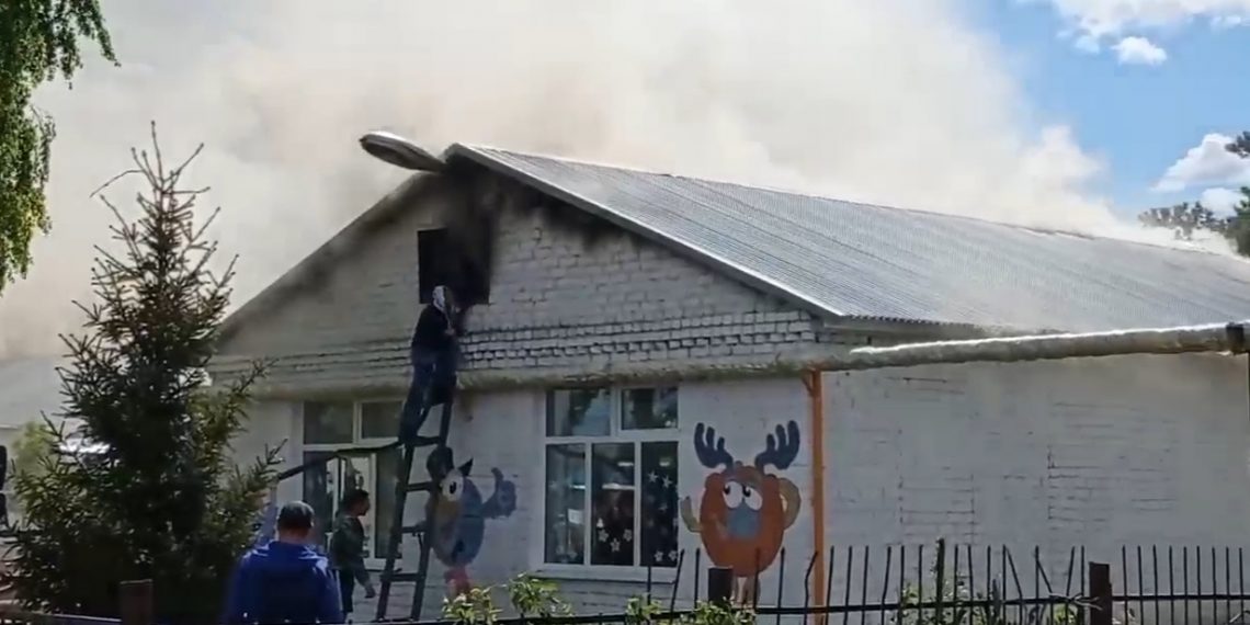 В селе Подлесное Майнского района горит детсад