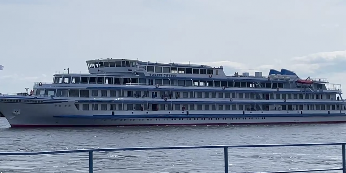 3 мая Ульяновск посетили круизные теплоходы «Василий Суриков» и «Александр Радищев»