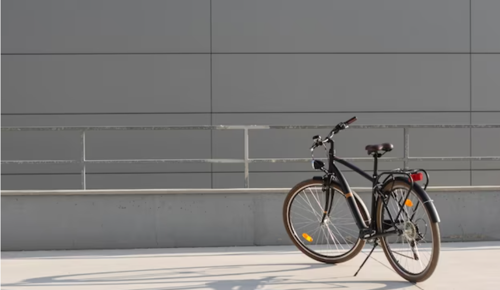 На улице 12 сентября в Ульяновске «Приора» снесла велосипедиста-нарушителя