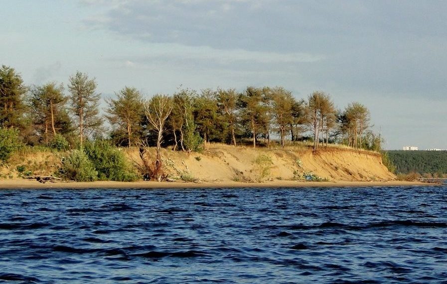 Двое ульяновцев едва не погибли в резиновой лодке на Волге у Пальцинского острова