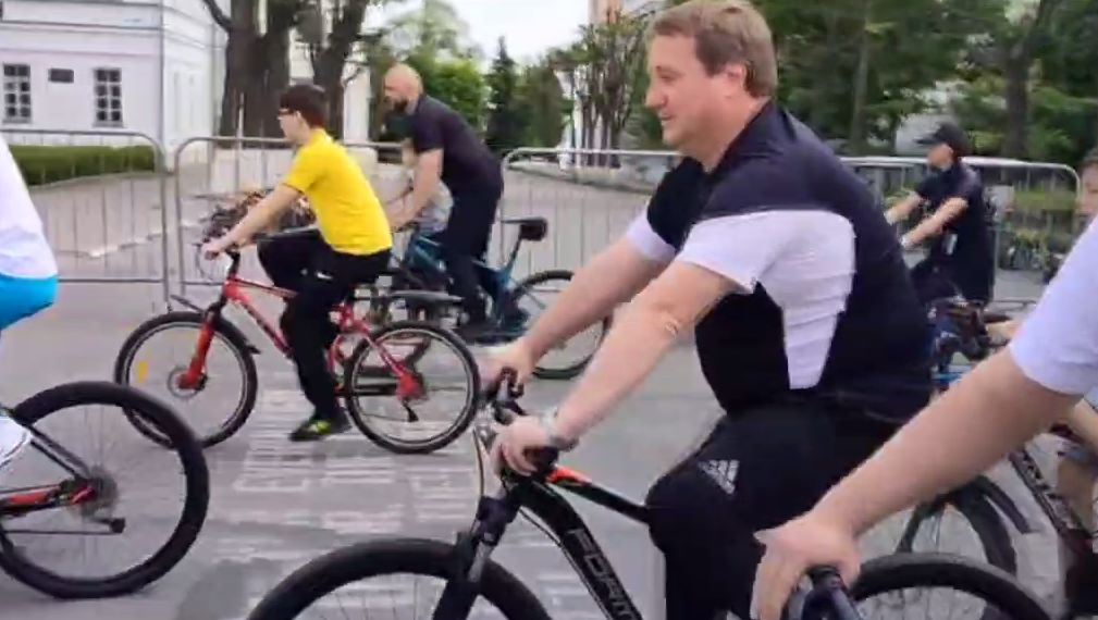 Мэр Ульяновска Болдакин принял участие в массовом велосипедном заезде 28 мая — видео