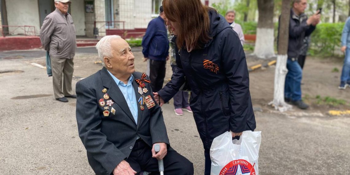 Персональный парад Победы провели в Ульяновске для ветерана ВОВ Афанасия Золотуева