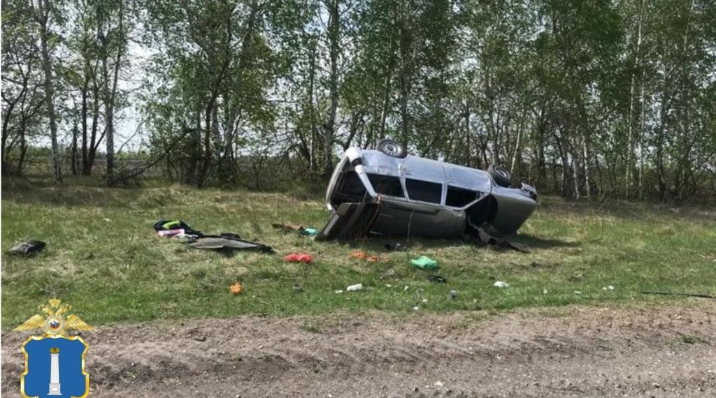 На трассе в Радищевском районе Ульяновской области перевернулся ВАЗ, водитель скончался, пассажирка в больнице