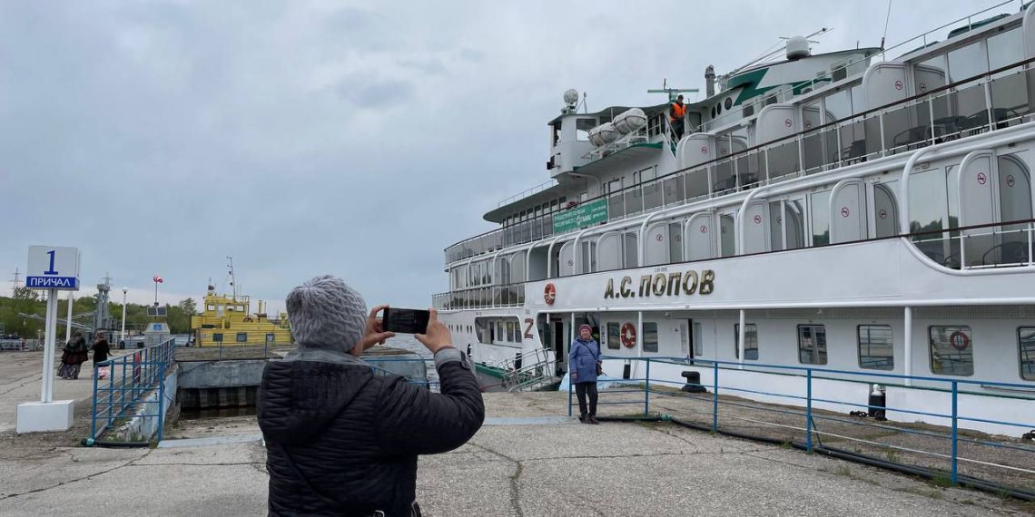 12 мая 2023 года в речпорту Ульяновска встретили теплоход «Александр Попов» с туристами «Красного маршрута»