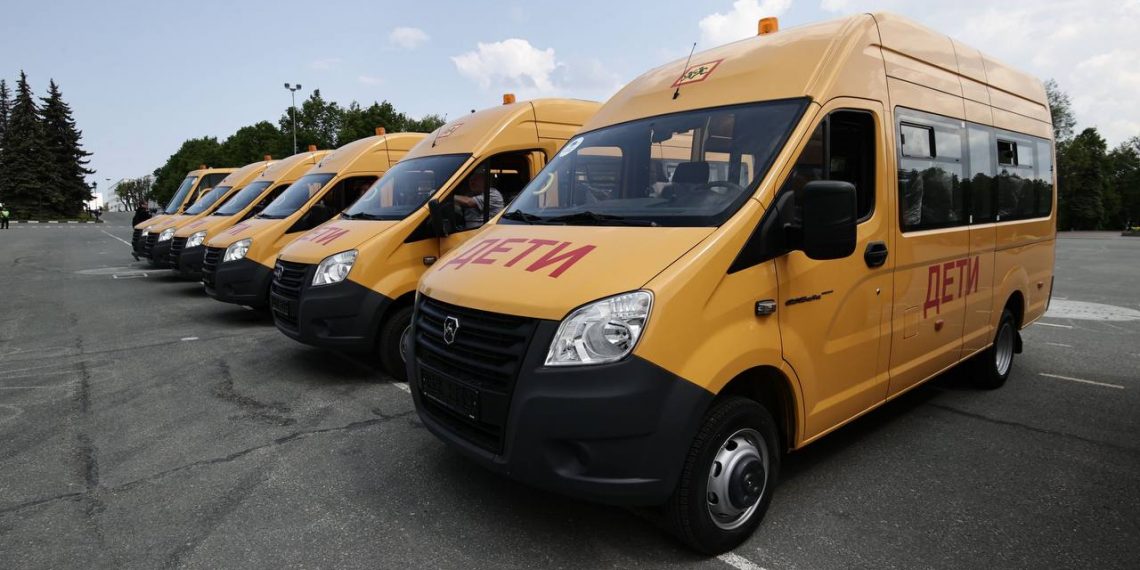 18 новых школьных автобусов отправились в три района Ульяновской области