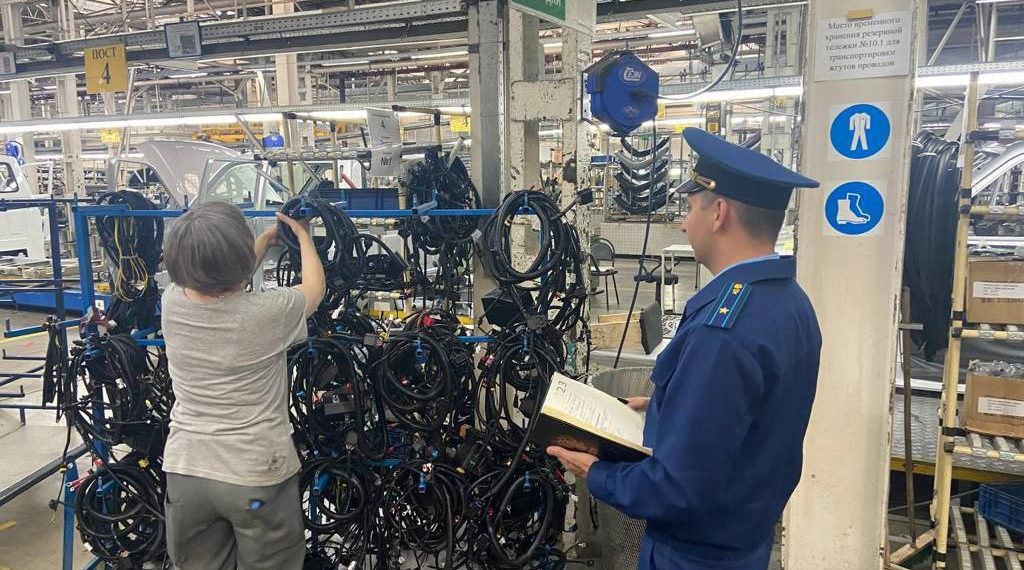 Прокуратура проверяет сигналы о «забастовке» из-за маленьких зарплат на Ульяновском автозаводе